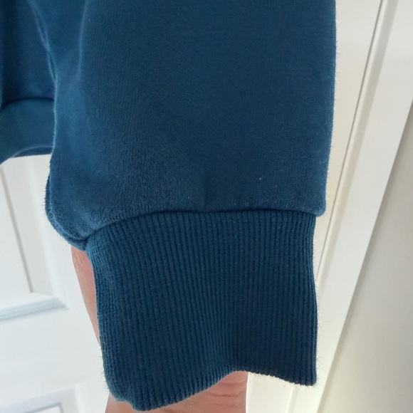 Auth.✅ ALO Yoga Accolade Crewneck in “Eclipse Blue” Size Large💙 - Picture 6 of 8